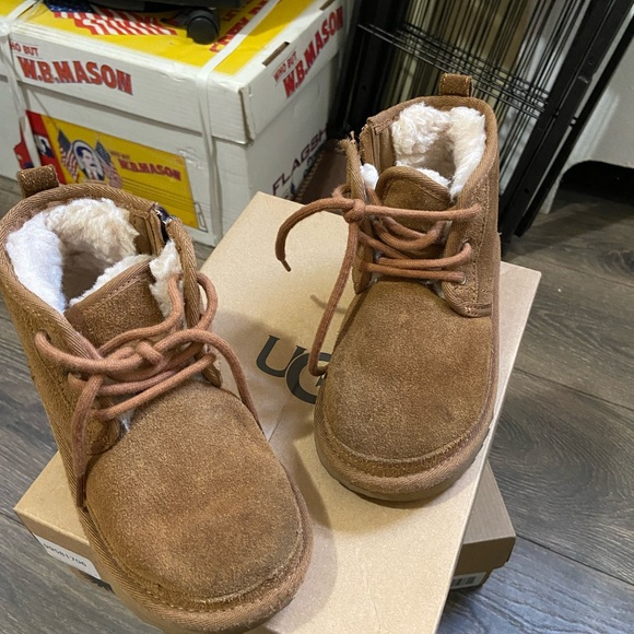 Kids Ugg - Picture 2 of 2